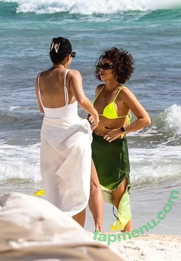 Sarah Hyland nude photo #0734 (Sarah_Hyland / sarahhyland)