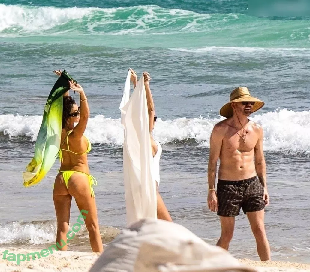 Sarah Hyland nude photo #0735 (Sarah_Hyland / sarahhyland)