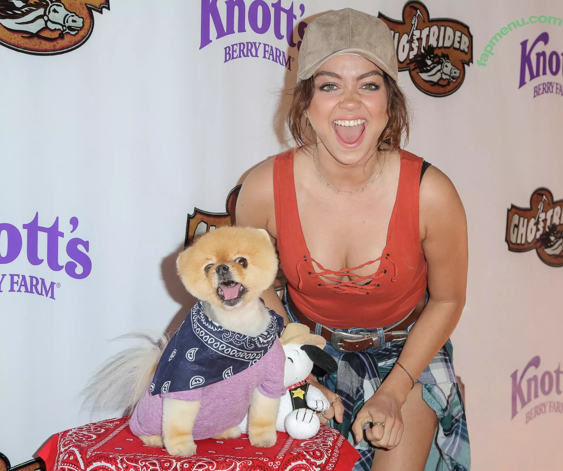 Sarah Hyland nude photo #0825 (Sarah_Hyland / sarahhyland)