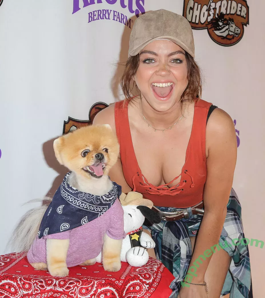Sarah Hyland nude photo #0826 (Sarah_Hyland / sarahhyland)