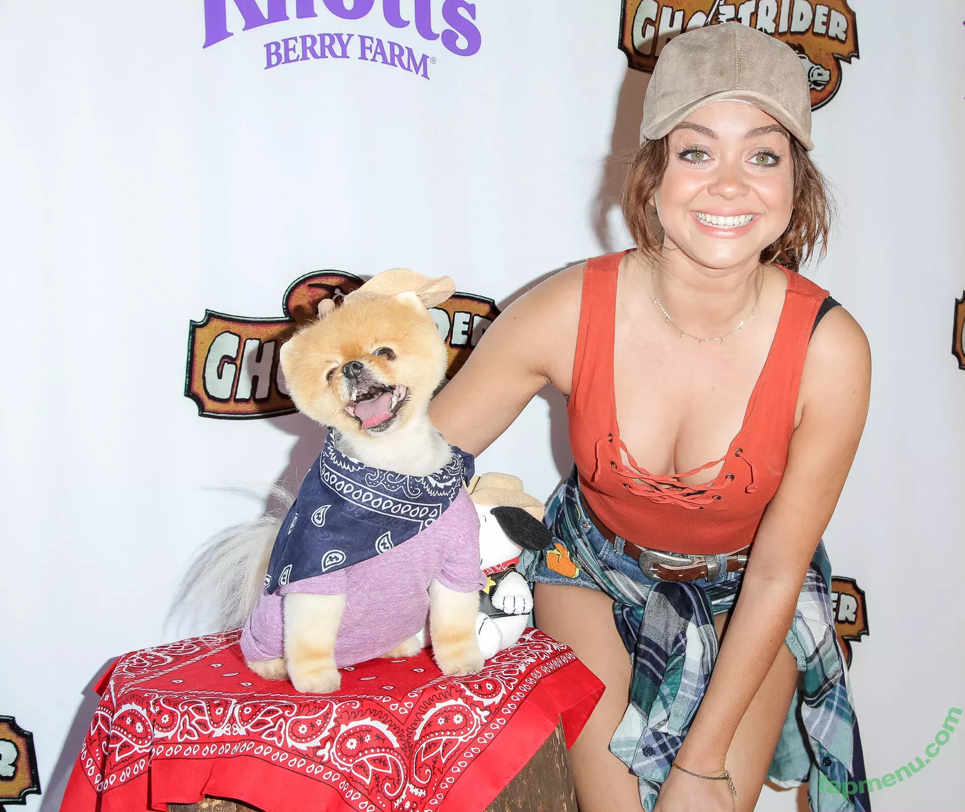 Sarah Hyland nude photo #0834 (Sarah_Hyland / sarahhyland)