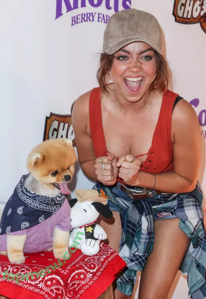 Sarah Hyland nude photo #0851 (Sarah_Hyland / sarahhyland)