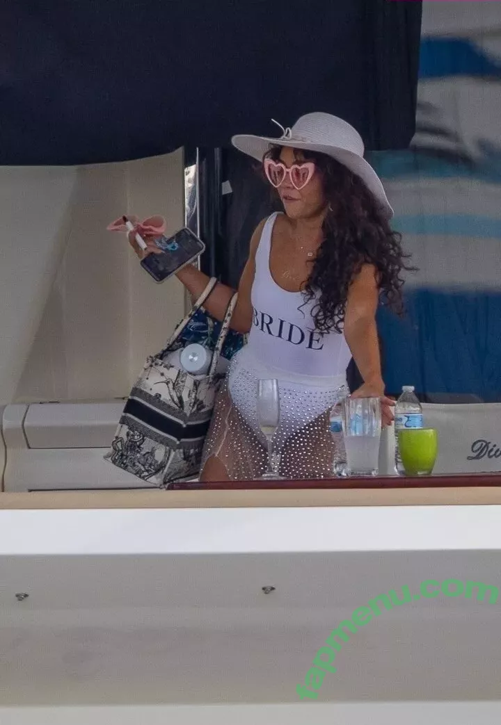 Sarah Hyland nude photo #0875 (Sarah_Hyland / sarahhyland)