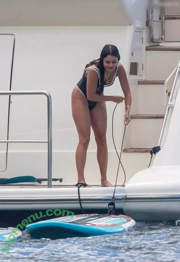 Sarah Hyland nude photo #0881 (Sarah_Hyland / sarahhyland)