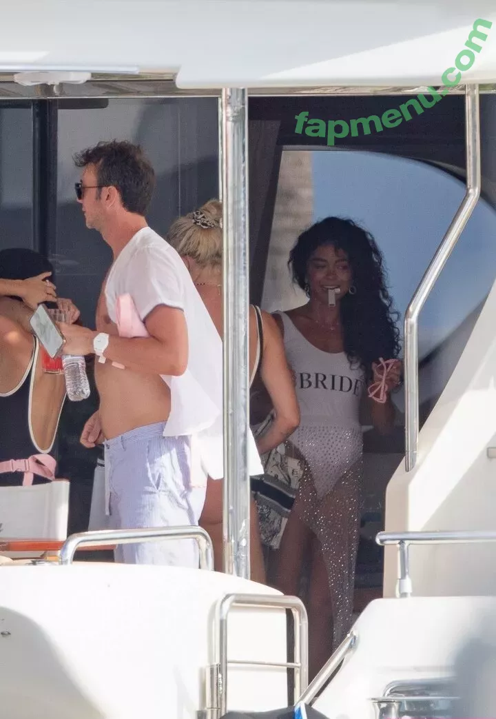 Sarah Hyland nude photo #0887 (Sarah_Hyland / sarahhyland)