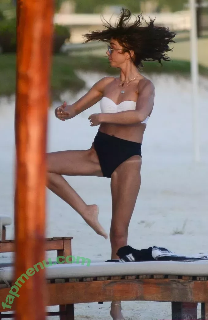 Sarah Hyland nude photo #0949 (Sarah_Hyland / sarahhyland)