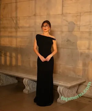 Sarah Hyland / Sarah_Hyland / sarahhyland nude photo #1301