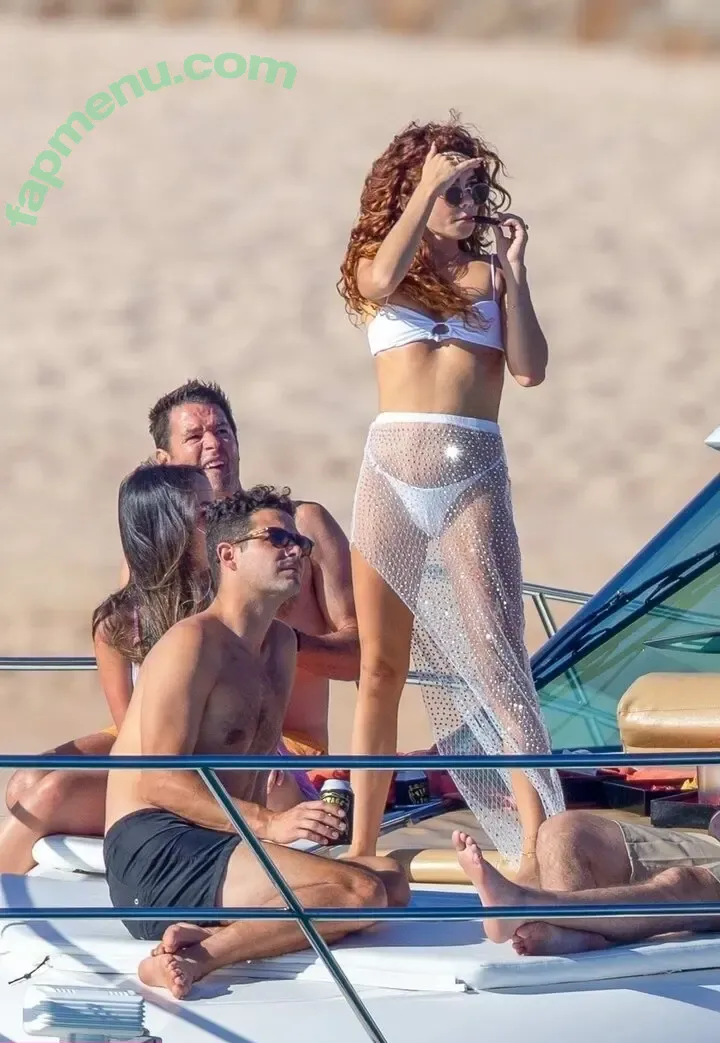 Sarah Hyland nude photo #1089 (Sarah_Hyland / sarahhyland)