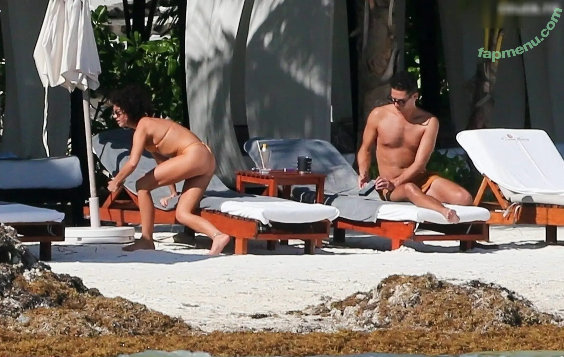 Sarah Hyland nude photo #1243 (Sarah_Hyland / sarahhyland)