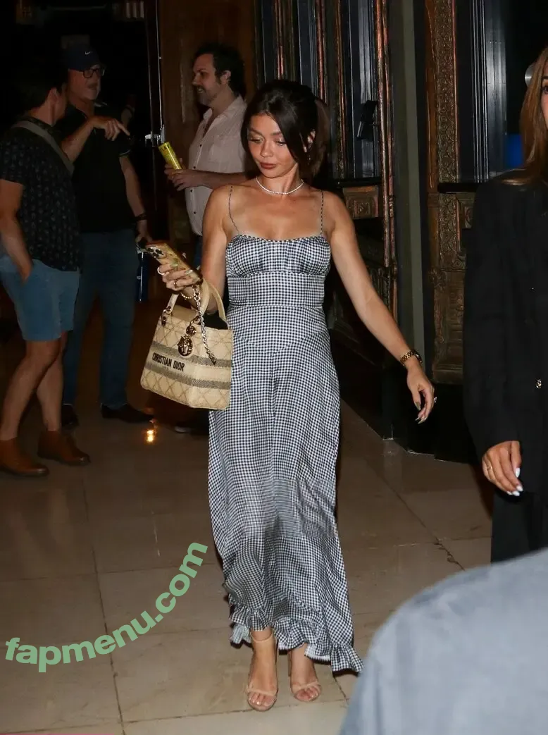 Sarah Hyland nude photo #1272 (Sarah_Hyland / sarahhyland)
