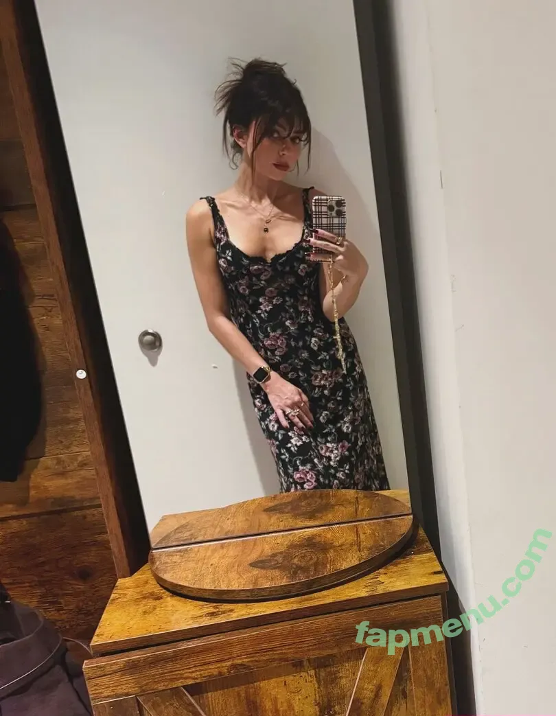 Sarah Hyland nude photo #1283 (Sarah_Hyland / sarahhyland)