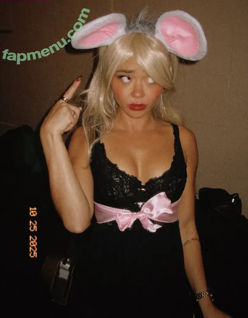 Sarah Hyland nude photo #1284 (Sarah_Hyland / sarahhyland)