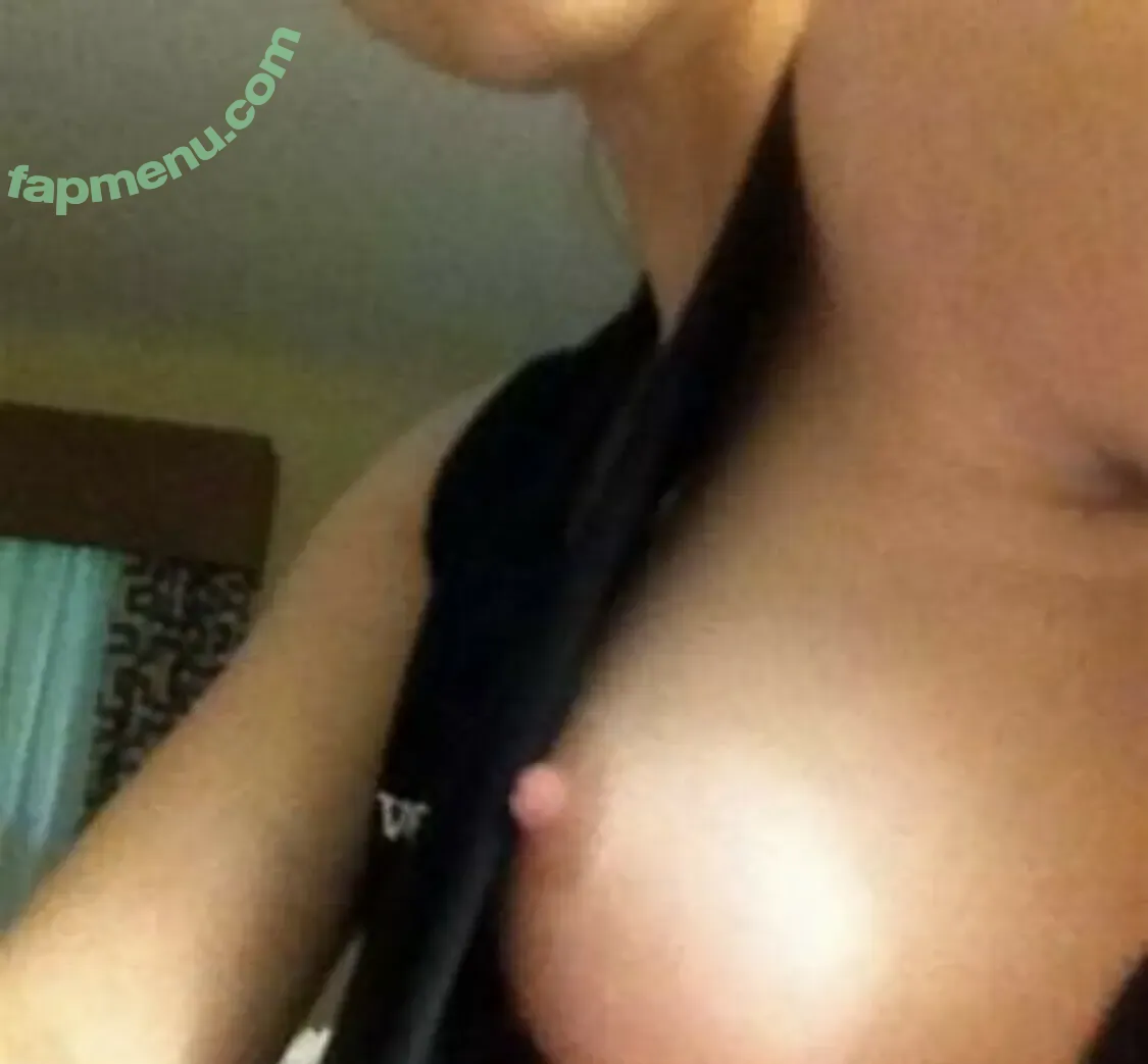 Sarah Hyland nude photo #1324 (Sarah_Hyland / sarahhyland)