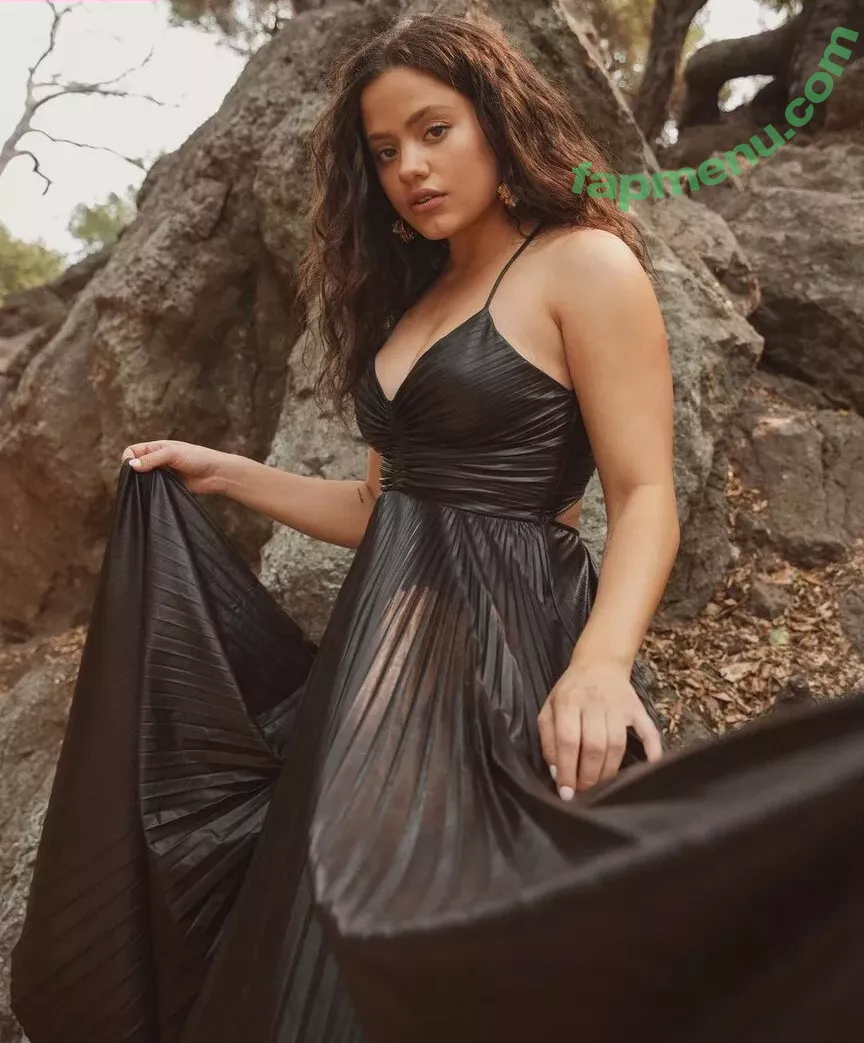 Sarah Jeffery nude photo #0001 (lazy_lewds55 / sarahmjeffery)