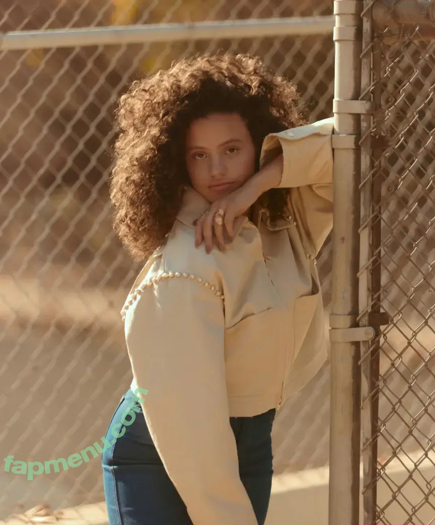Sarah Jeffery nude photo #0155 (sarahmjeffery)