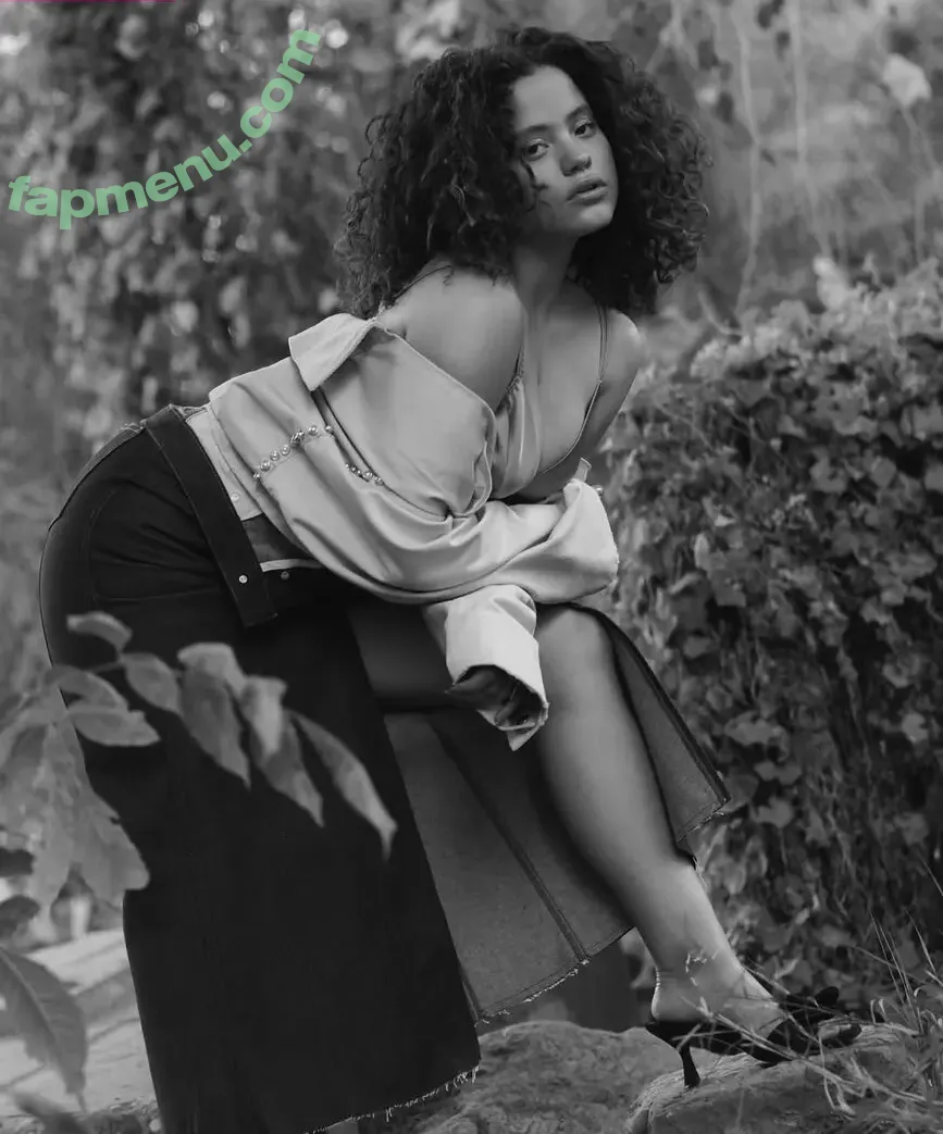 Sarah Jeffery nude photo #0159 (sarahmjeffery)