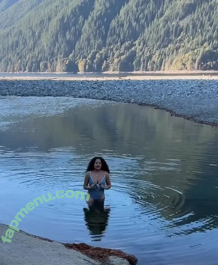 Sarah Jeffery nude photo #0162 (lazy_lewds55 / sarahmjeffery)