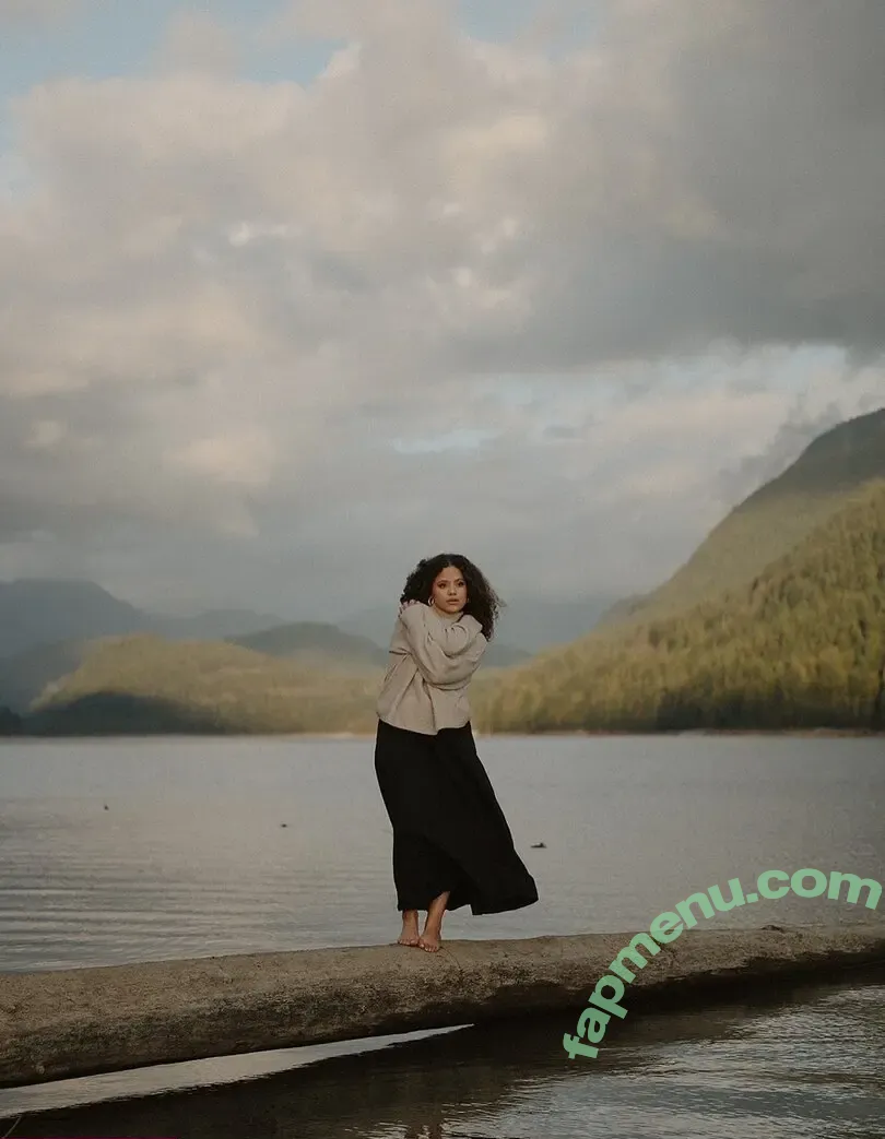 Sarah Jeffery nude photo #0164 (lazy_lewds55 / sarahmjeffery)