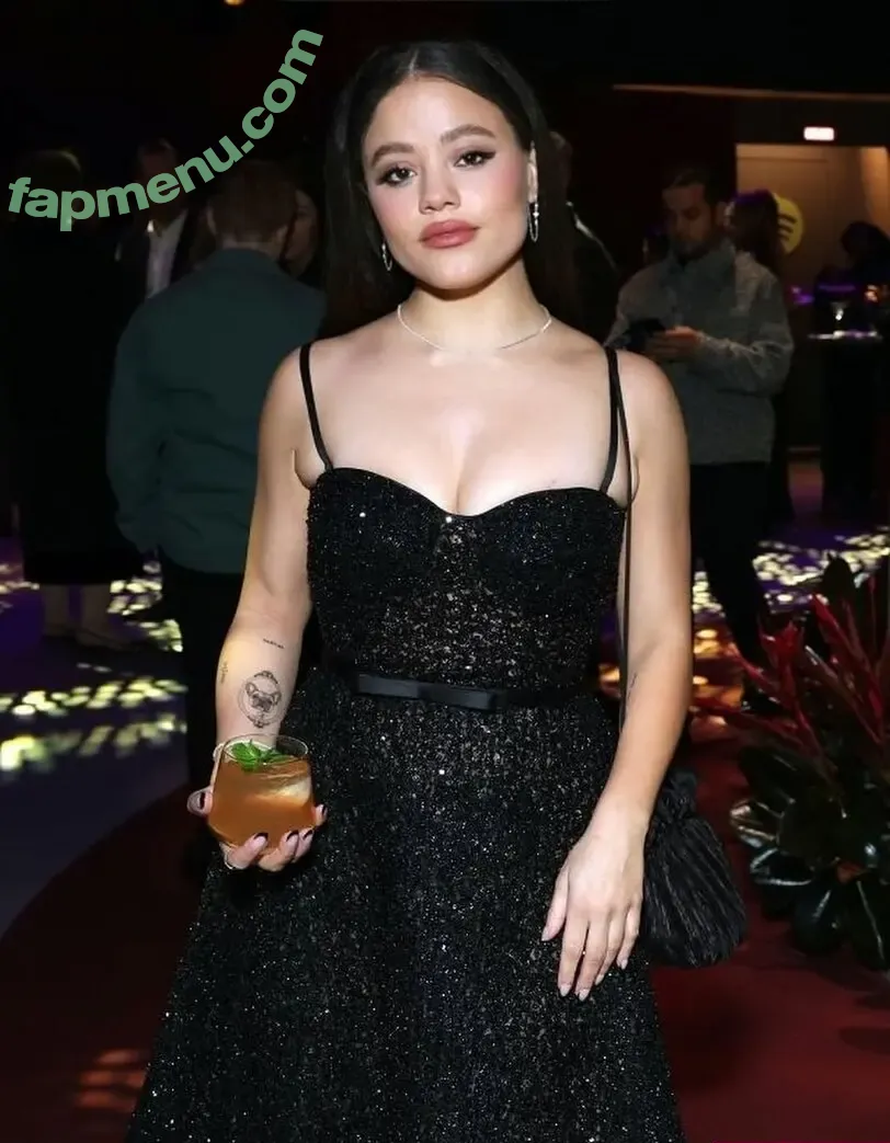 Sarah Jeffery nude photo #0194 (lazy_lewds55 / sarahmjeffery)