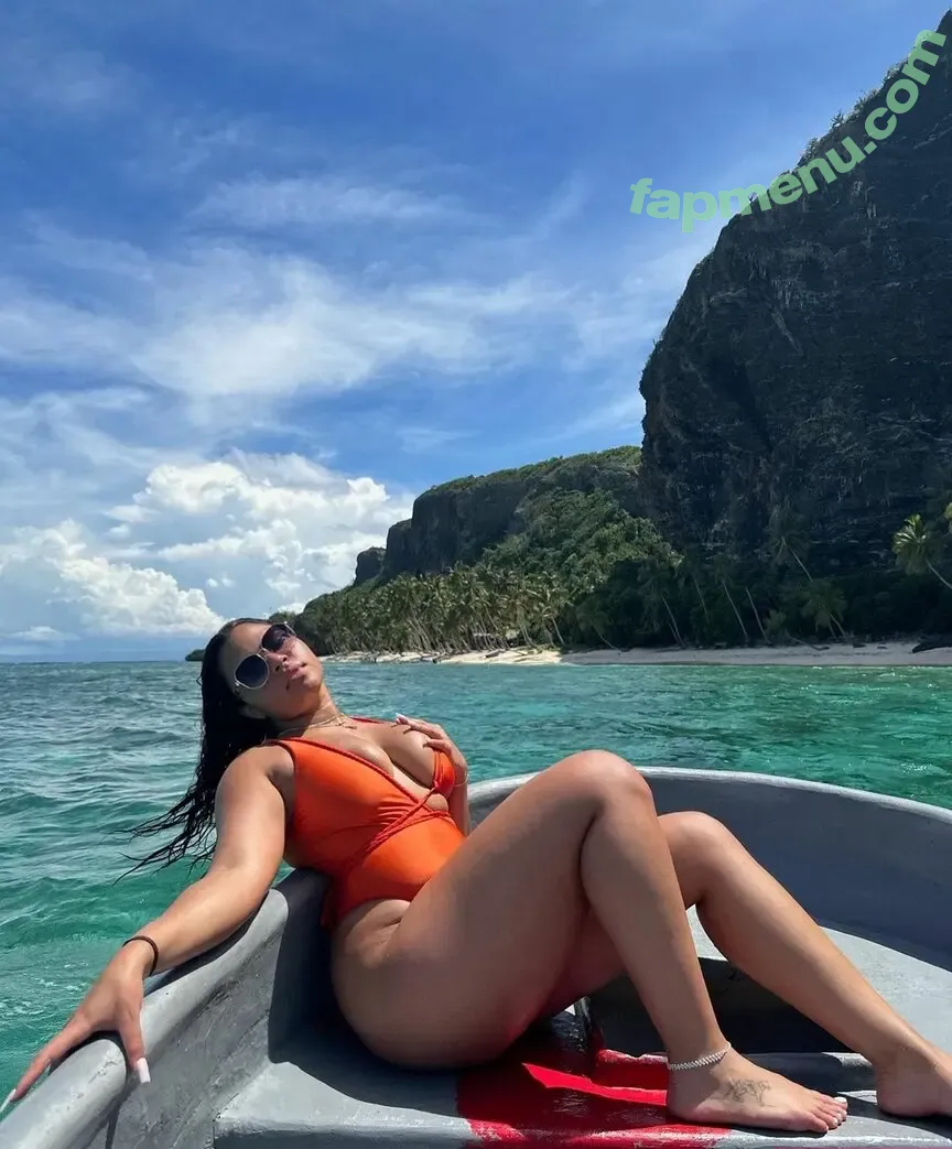 Sarah Marianne nude photo #0033 (sarah_marianne / sarahbmorgan)