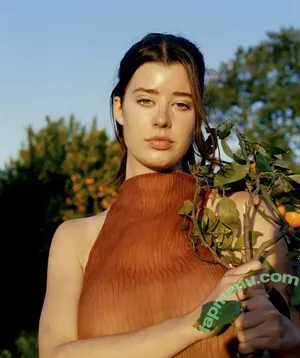 Sarah McDaniel / Krotchy nude photo #0001