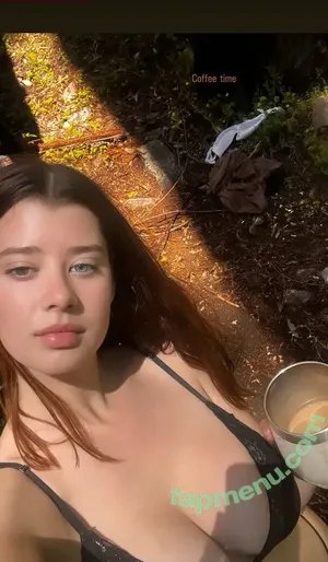 Sarah McDaniel / Krotchy nude photo #0001