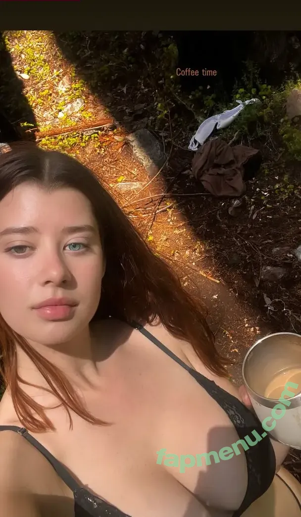 Sarah McDaniel nude photo #0001 (Krotchy)