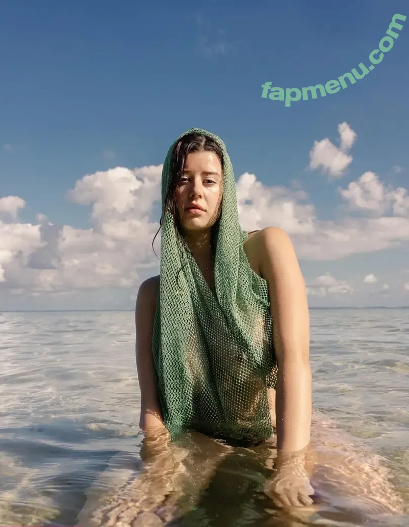 Sarah McDaniel nude photo #0020 (Krotchy / cloudpeople)