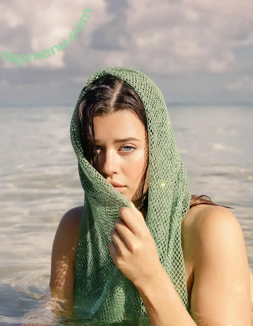 Sarah McDaniel nude photo #0032 (Krotchy / cloudpeople)