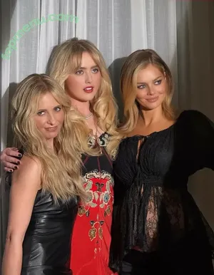 Sarah Michelle Gellar / sarahmgellar nude photo #0943