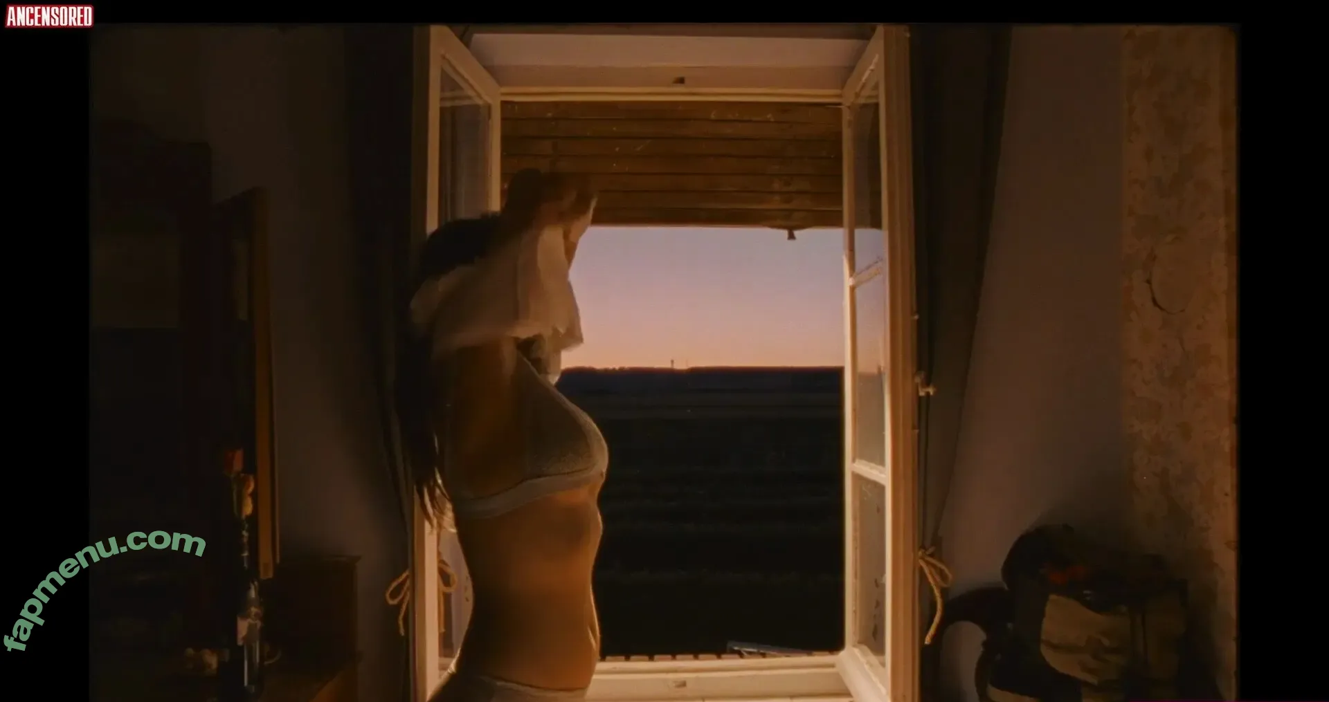 Sarah Perles nude photo #0012 (sarahperles)