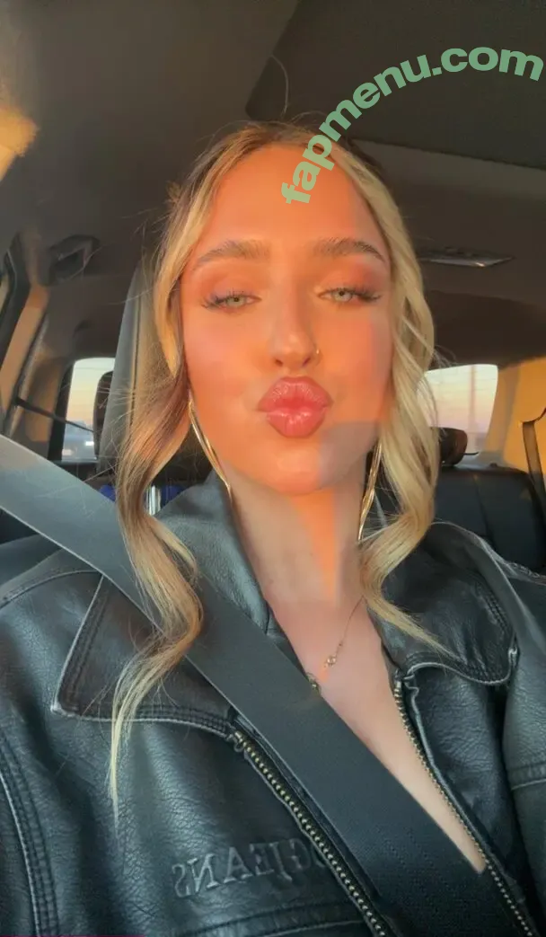 Sarah Riley nude photo #0125 (sarahmfriley / sarahril3y)