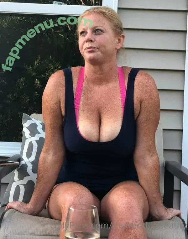 Sarah Thomas nude photo #0003 (myfreckledbeauty / sarahthomasofficial)