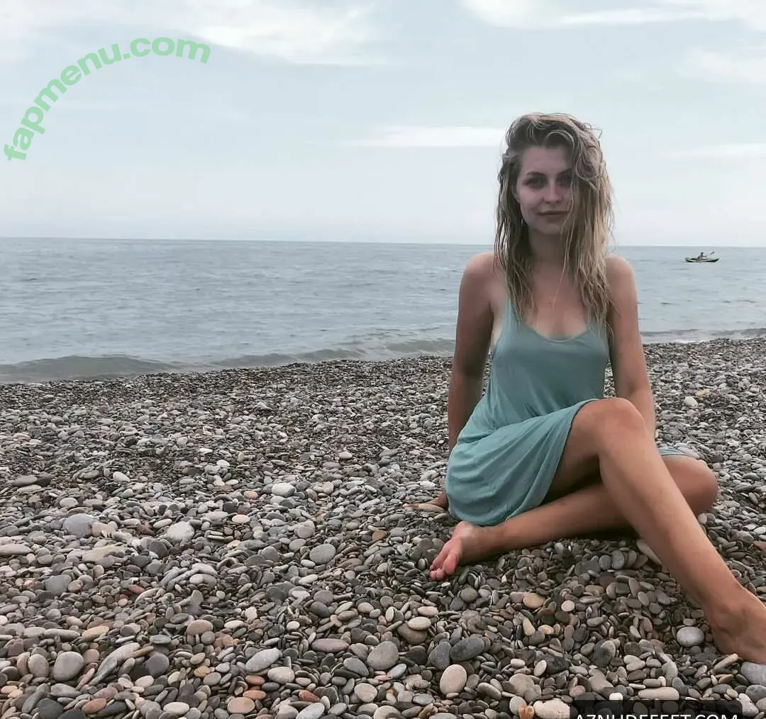 Sarah Thonig nude photo #0001 (Sarah Thonig)