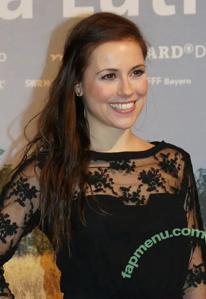 Sarah Tkotsch nude photo #0025 (sarahtkotsch)