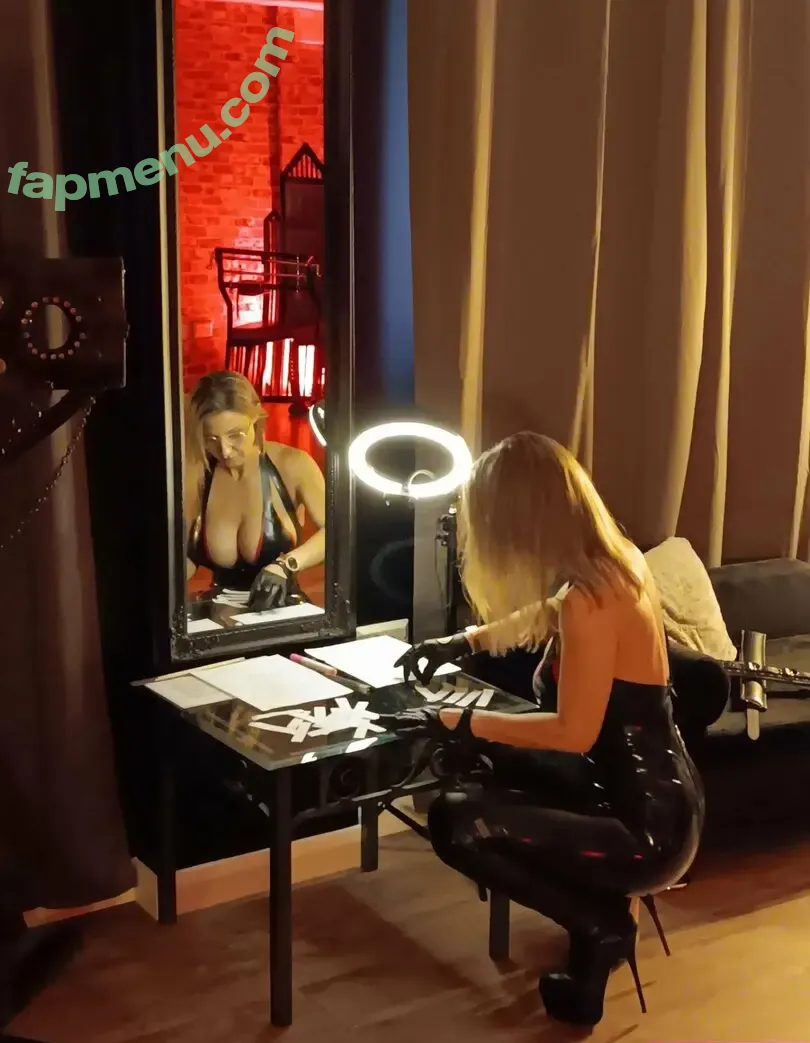 Sarah Wright nude photo #0256 (samy bright / saucysarah53x / swrightolsen)