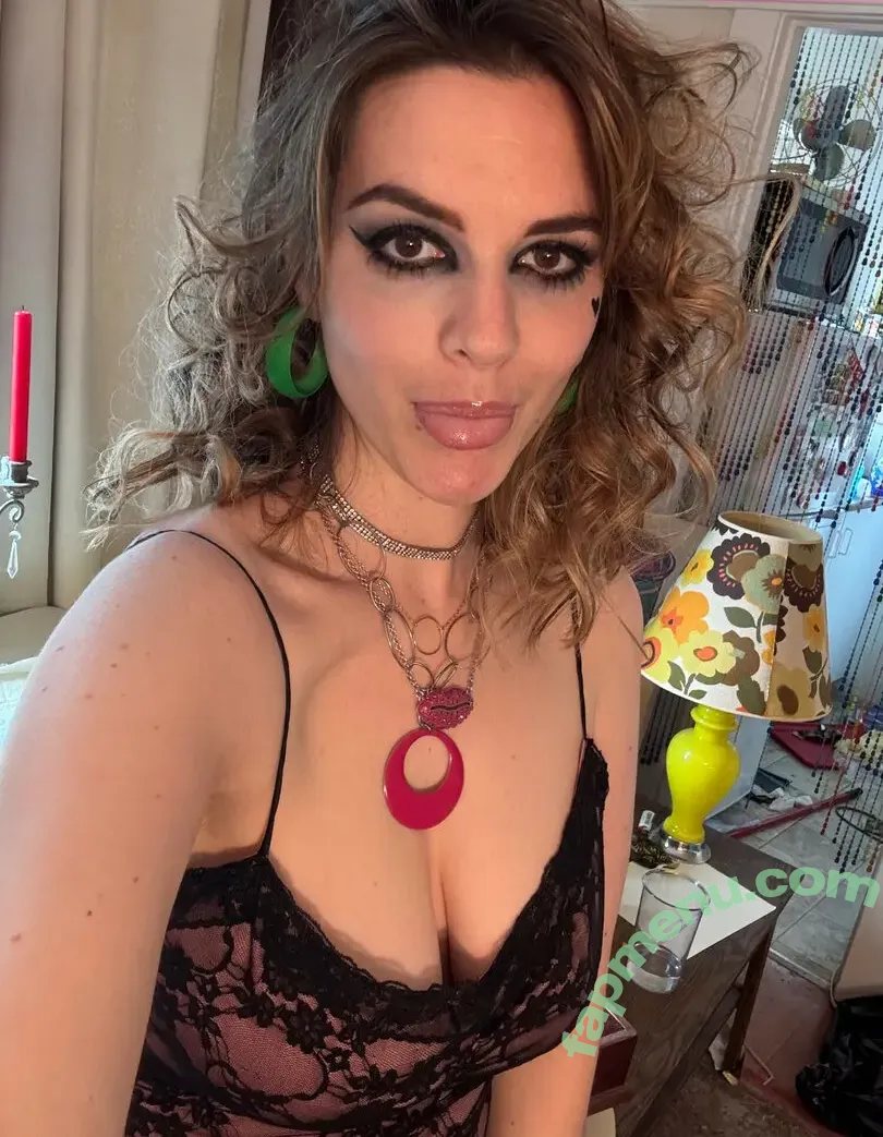 Sarah Z nude photo #0140 (heirrogant / marysuewriter / sarahz)