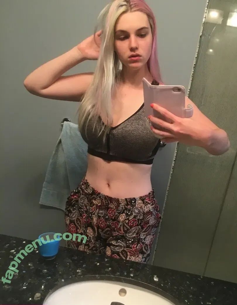 Sarah Z nude photo #0159 (heirrogant / marysuewriter / sarahz)