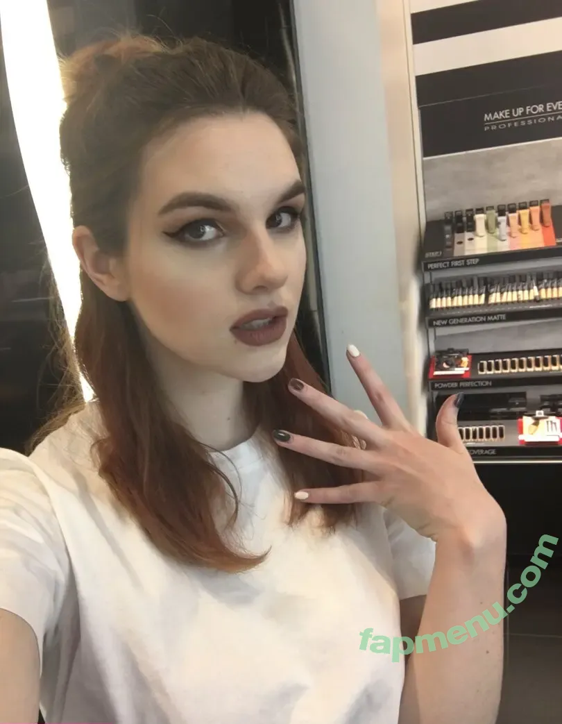 Sarah Z nude photo #0236 (heirrogant / marysuewriter / sarahz)