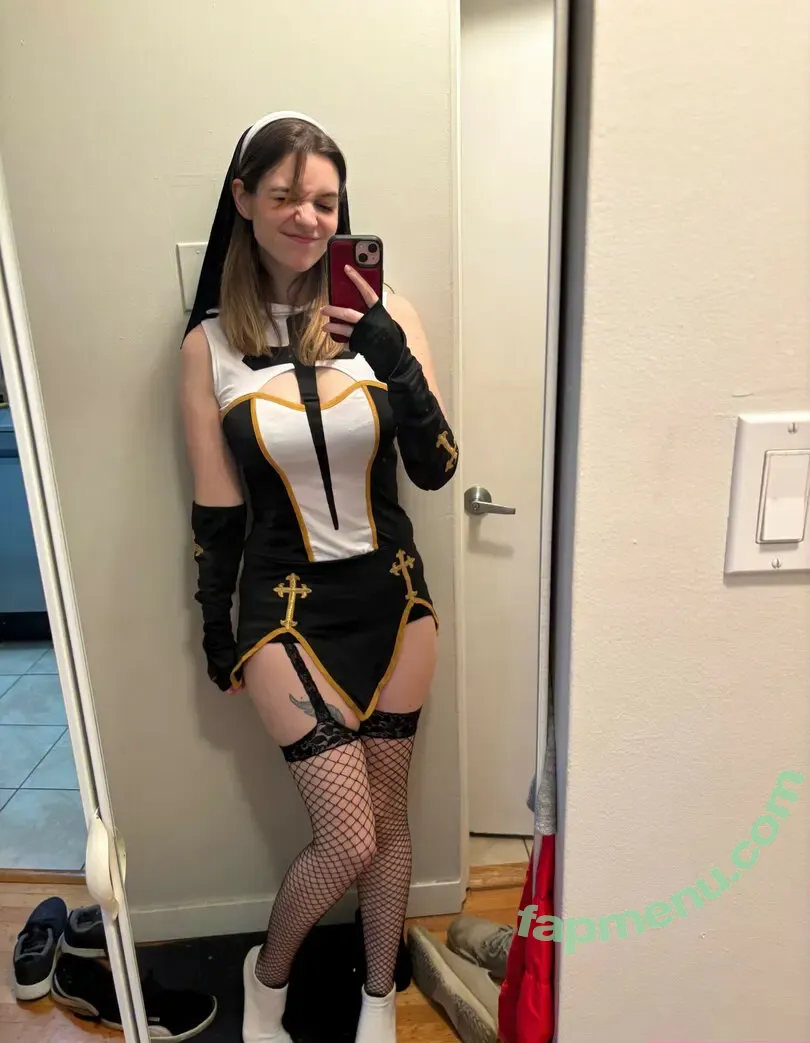 Sarah Z nude photo #0249 (heirrogant / marysuewriter / sarahz)