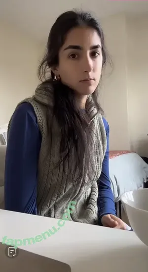 SarahBladd nude photo #0039