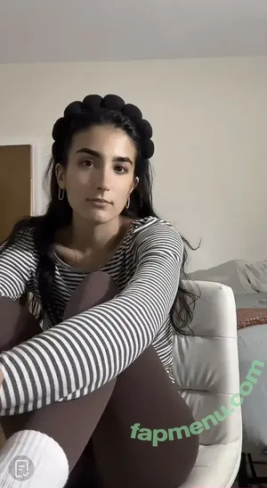 SarahBladd nude photo #0046