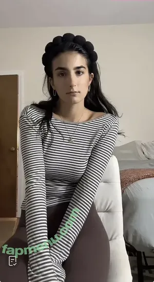 SarahBladd nude photo #0048