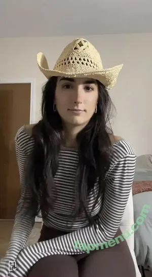 SarahBladd nude photo #0063