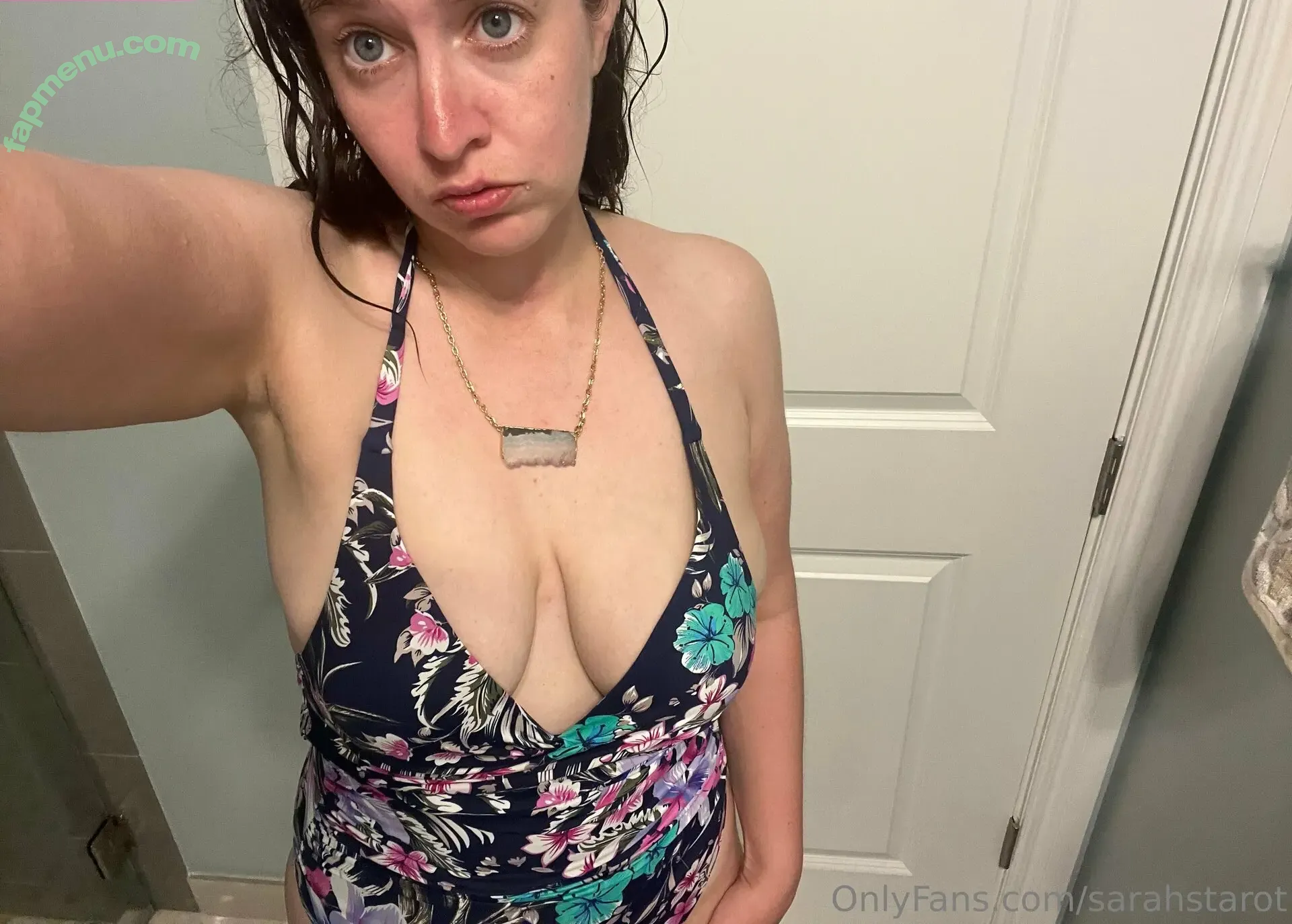 sarahstarot nude photo #0001 (sarahs_tarot)
