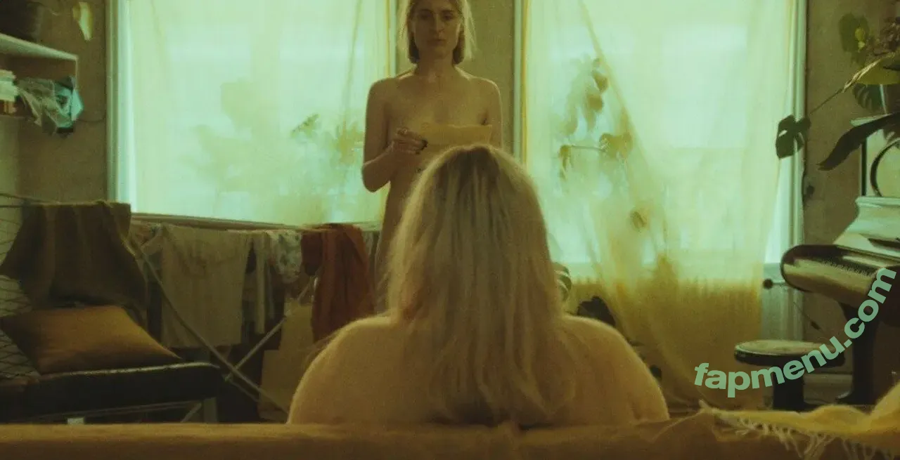 Saraklein nude photo #0001 (creator / kleinsara1702 / sarasgeheimhuette)