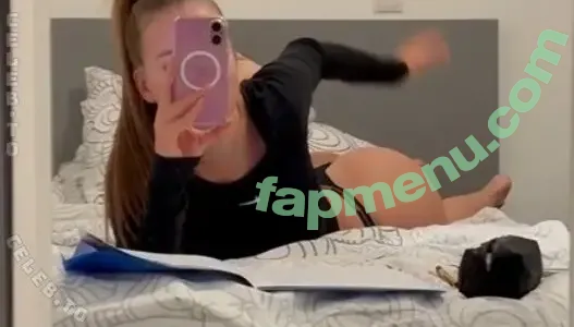 Saraklein nude photo #0047 (kleinsara1702 / sarasgeheimhuette)