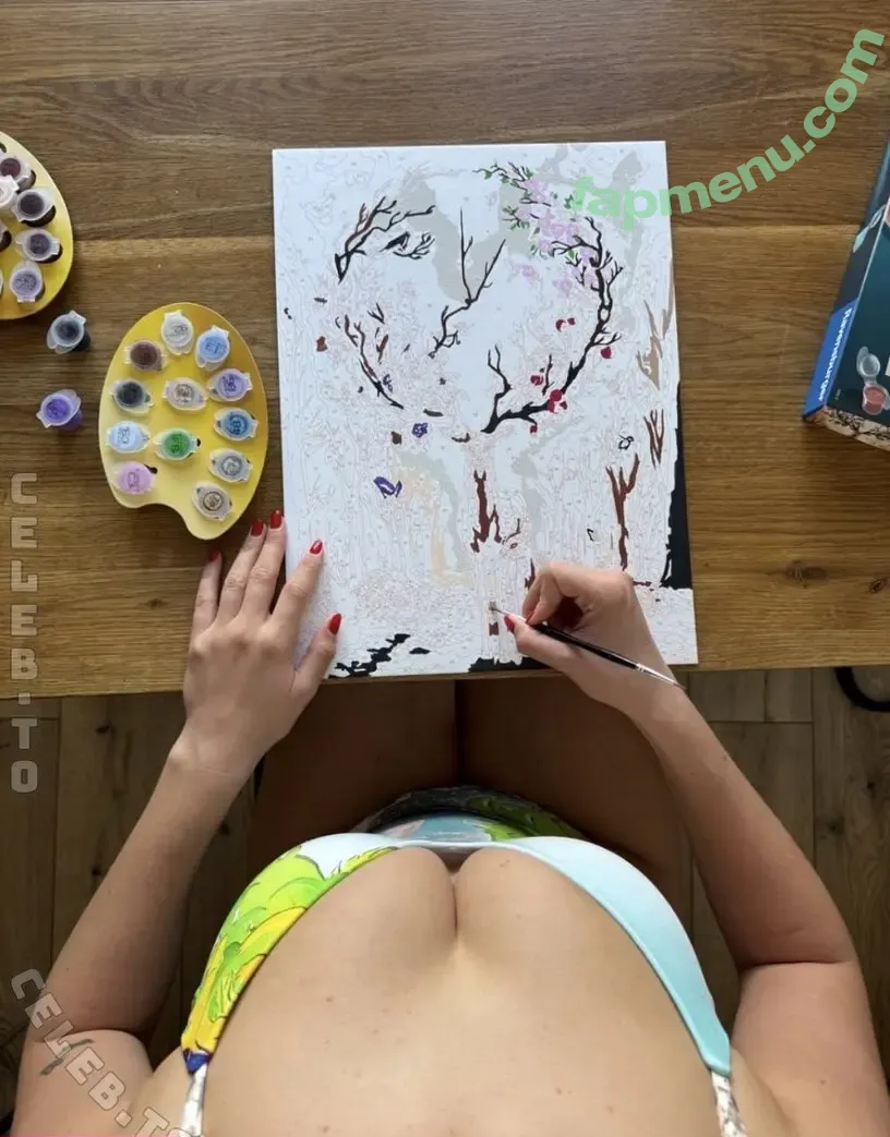 Saraklein nude photo #0061 (kleinsara1702 / sarasgeheimhuette)