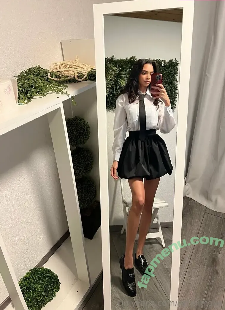 saralimaxo nude photo #0019 (saralimaaxo)