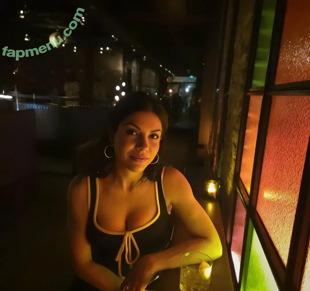 saraloera nude photo #0074 (saraloera)